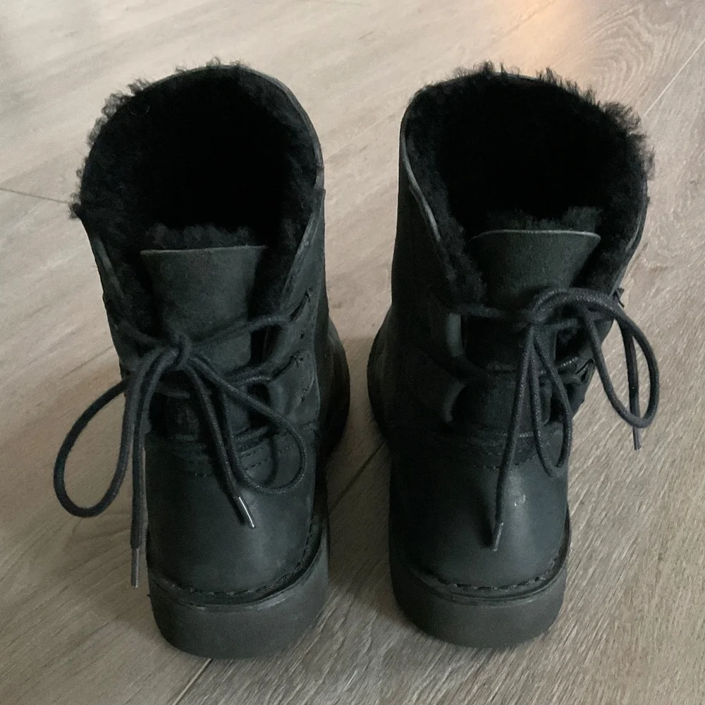 UGG Naiyah Black Suede Boot Size 6.5 EUC